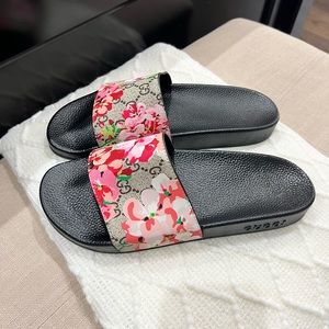 Gucci Bloom slides size 10